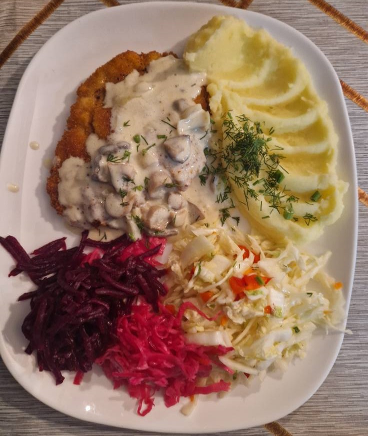 Karbonadas grybų padaže